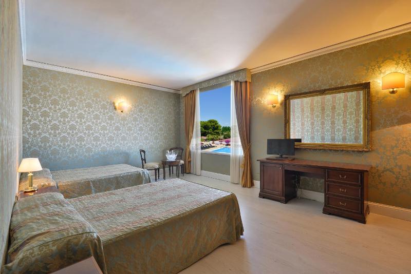 Superior Double or Twin Room image 1