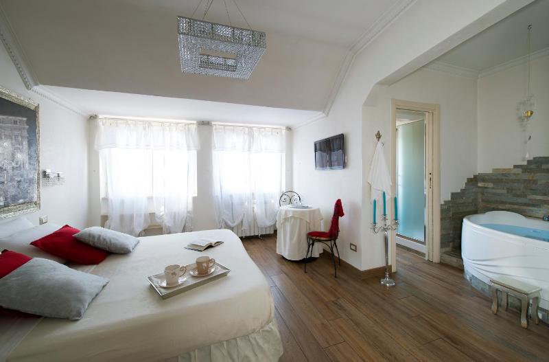 Suite with Spa Bath (3 Adults) image 4