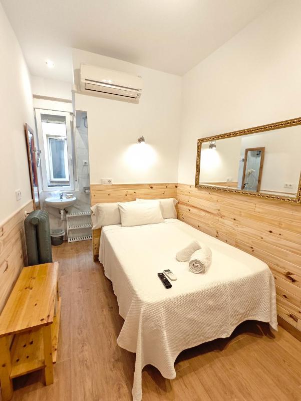 Hostal Aliste - image 11