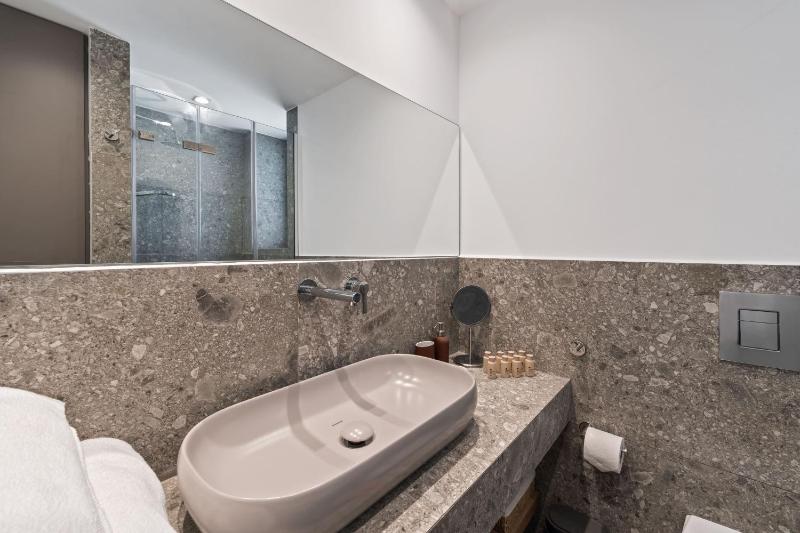 Ofi the Fourth - 2-BR Central Athens - image 2