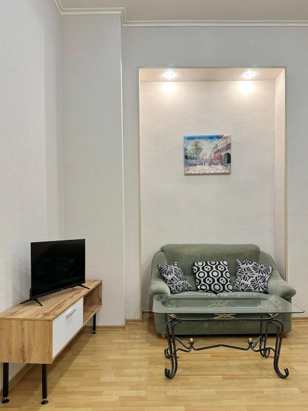 Nice studio on Independence sqr - image 1