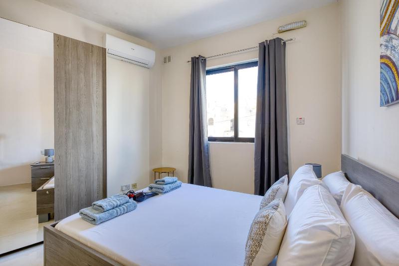 Cosy 1 Bedroom with balcony in St Julians AEBE1 - image 5