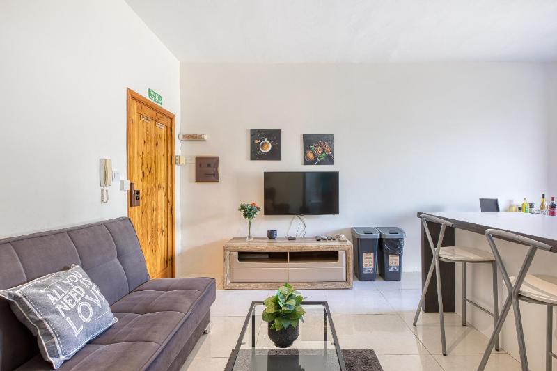 Cosy 1 Bedroom with balcony in St Julians AEBE1 - image 16