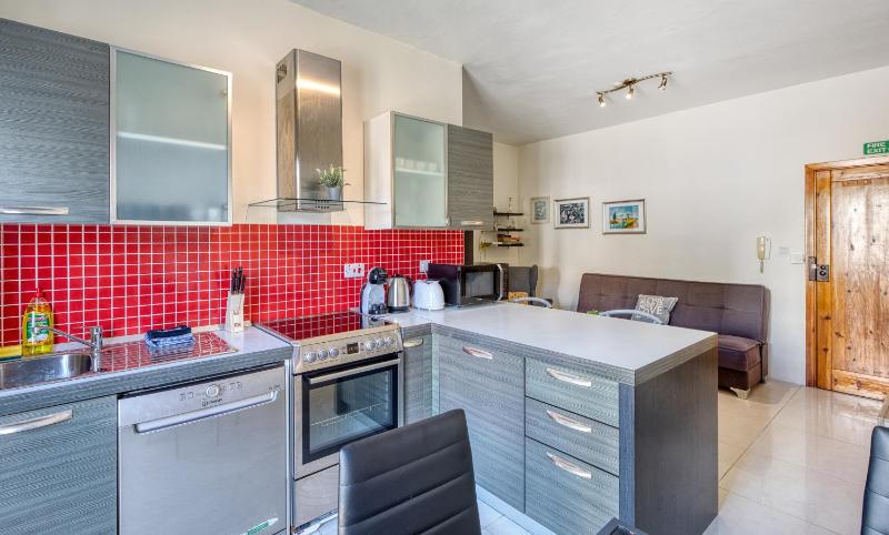 Cosy 1 Bedroom with balcony in St Julians AEBE1 - image 8