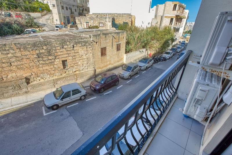 Cosy 1 Bedroom with balcony in St Julians AEBE1 - image 9