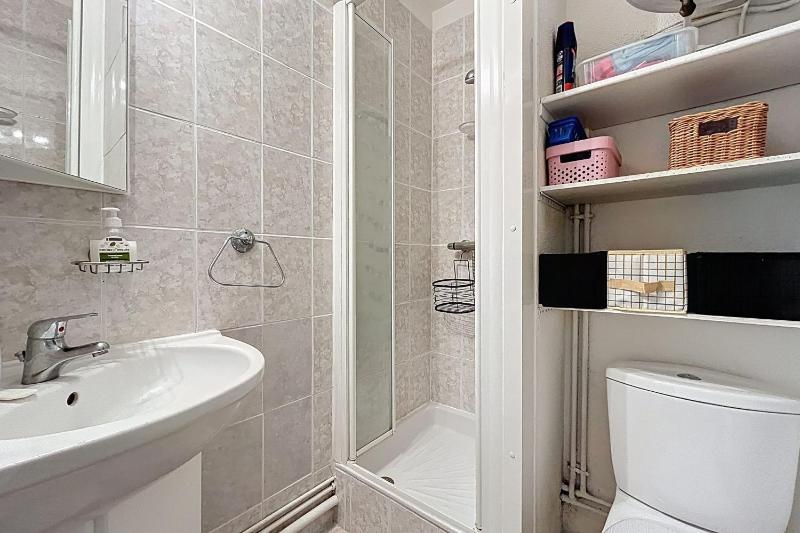 Bright apartment near beach - image 6
