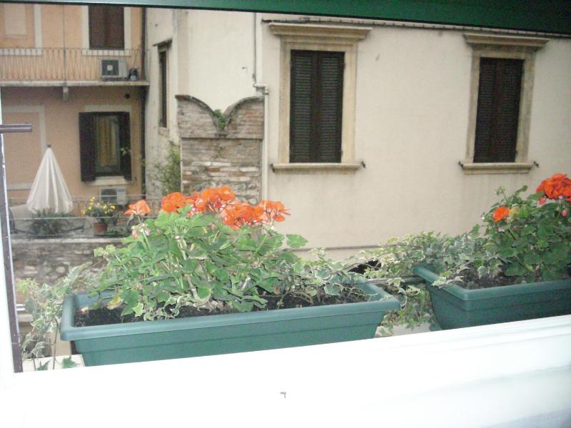 Deluxe Double Room with Private Bathroom image 2