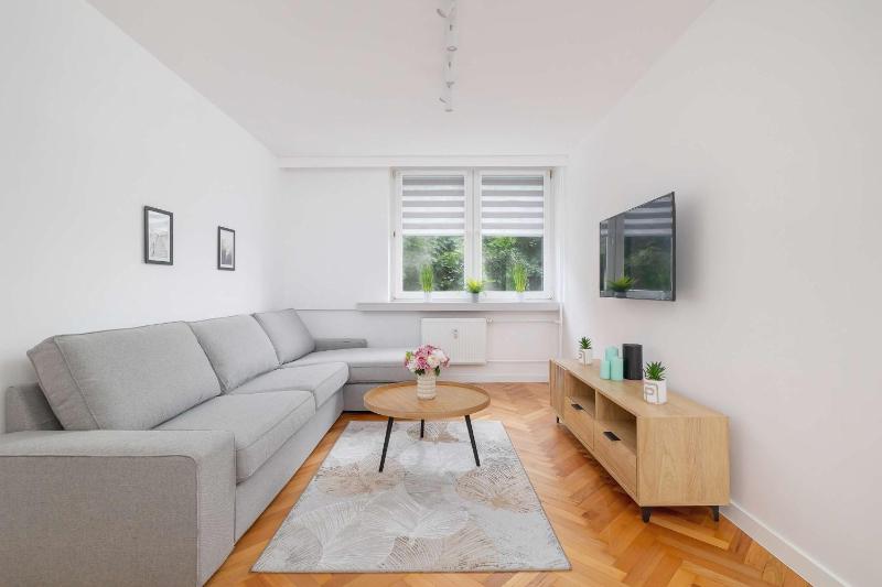 Classic Apartment Grazynskiego Katowice Near Spodek by Noclegi Renters - image 1