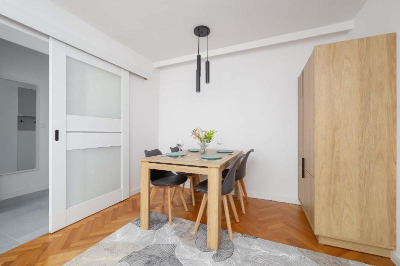 Classic Apartment Grazynskiego Katowice Near Spodek by Noclegi Renters - image 22