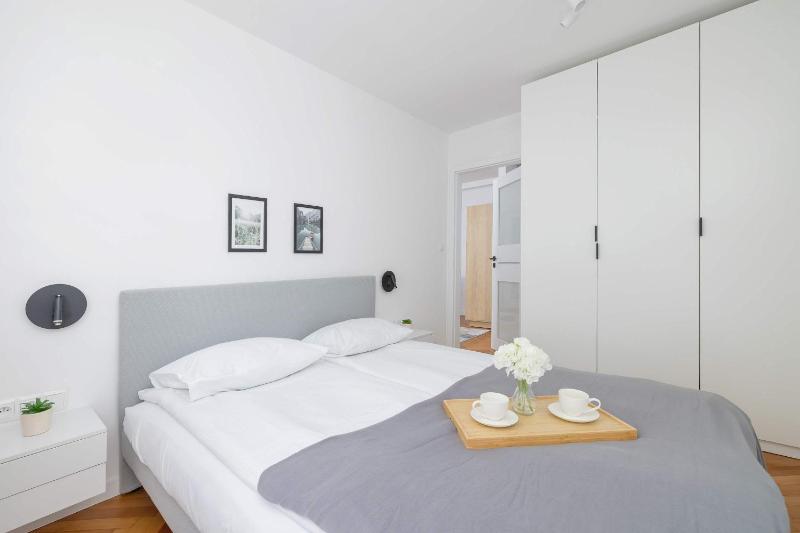 Classic Apartment Grazynskiego Katowice Near Spodek by Noclegi Renters - image 8