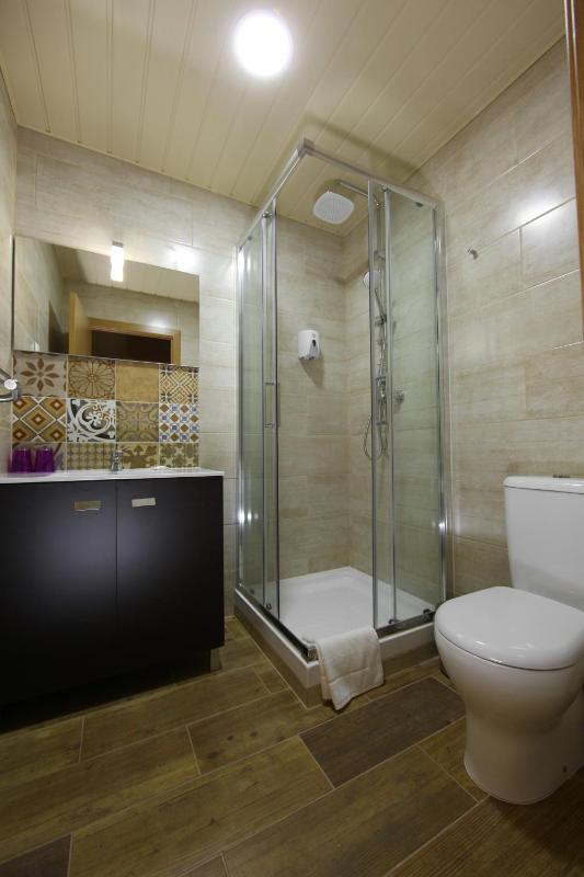 Single Room with Shower image 3