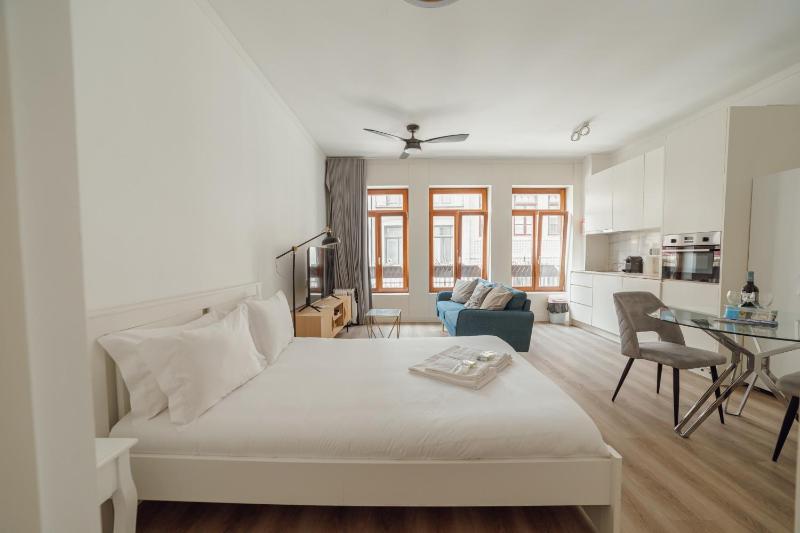 Downtown Comfort Apartment by Vacationy - image 8
