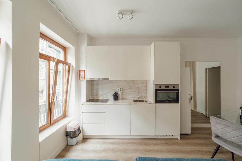 Downtown Comfort Apartment by Vacationy - image 4