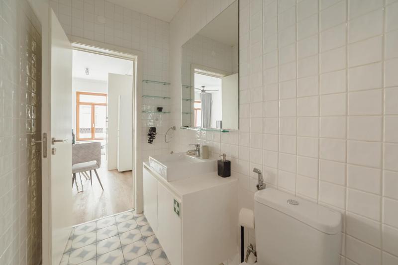 Downtown Comfort Apartment by Vacationy - image 5