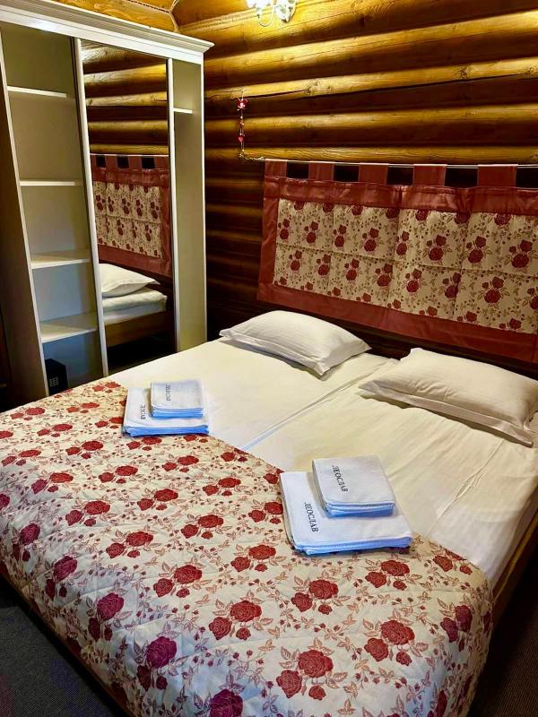 Leoslav Apartments - image 3