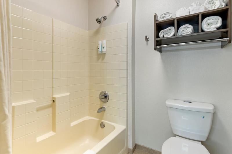 Quality Inn near SeaWorld - Lackland - image 21