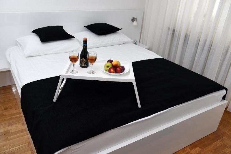 Apartment Check In Zagreb Maksimir-free parking - image 5