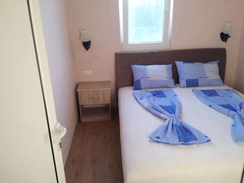 One-Bedroom Apartment image 2