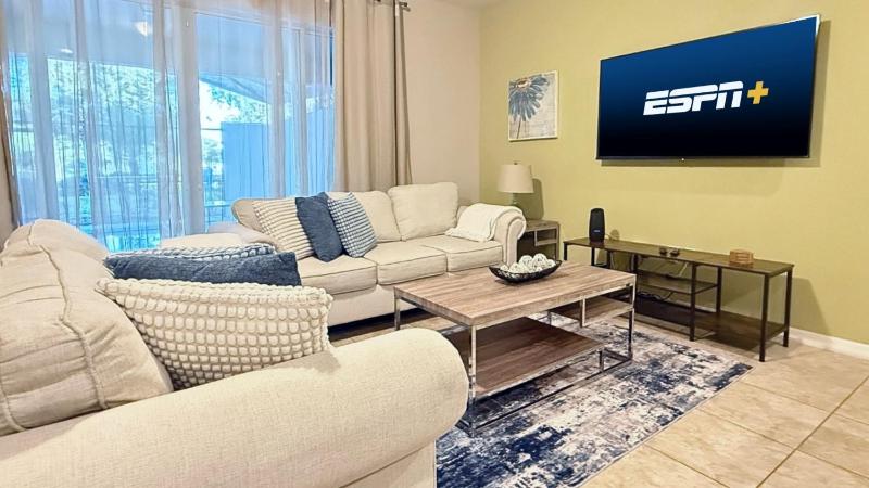 Lovely 4BR Home w Pool & BBQ at Solterra - image 13