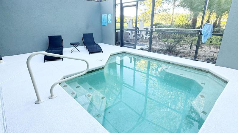 Lovely 4BR Home w Pool & BBQ at Solterra - image 16