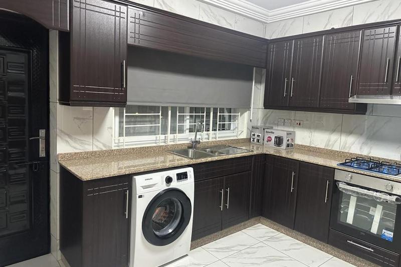 3 Bed Apartment Sleeps 6 - EnSuites Parking Wifi - image 15
