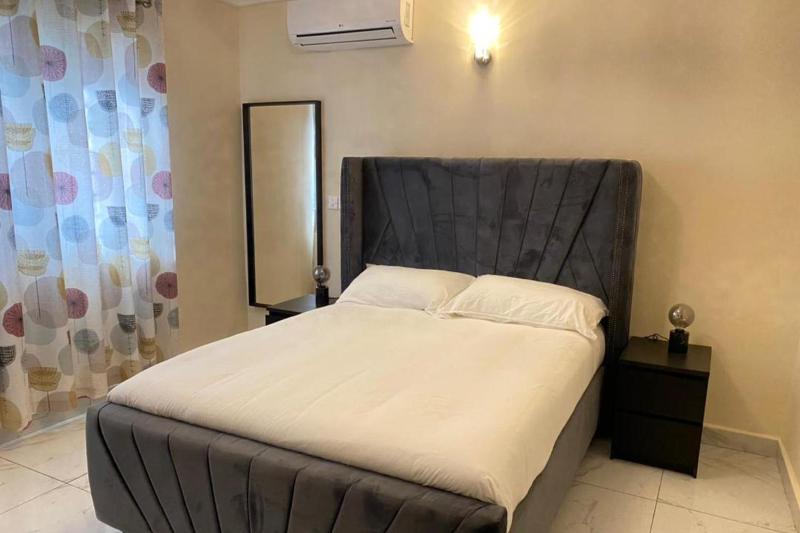 3 Bed Apartment Sleeps 6 - Parking Patio Wifi - image 7