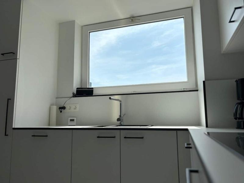 Stylish 3-bedroom apartment with sea view. - image 19
