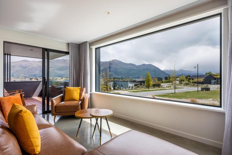 Modern Wanaka Home with Mountain Views and Lake Outlook - image 1