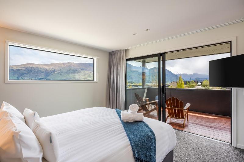 Modern Wanaka Home with Mountain Views and Lake Outlook - image 19