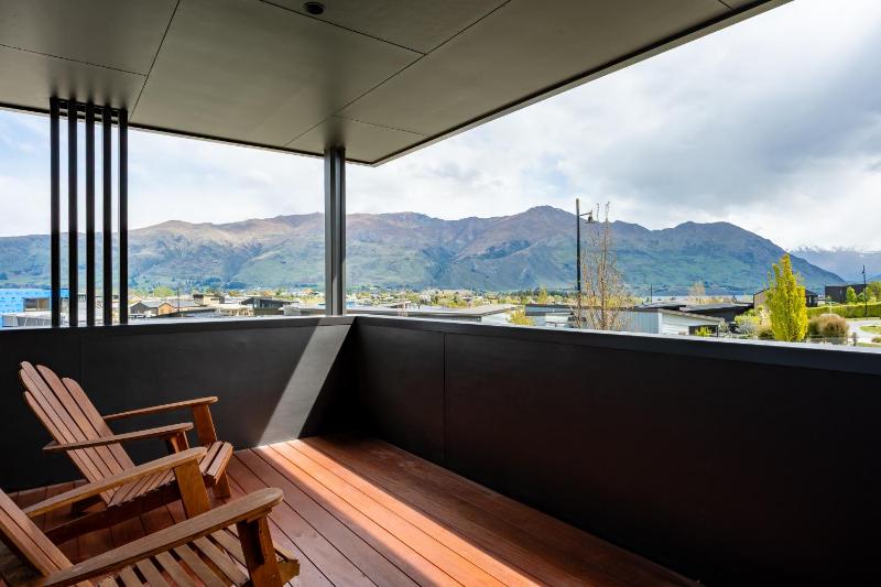 Modern Wanaka Home with Mountain Views and Lake Outlook - image 17