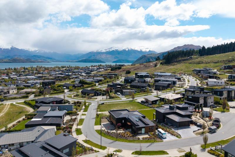 Modern Wanaka Home with Mountain Views and Lake Outlook - image 11