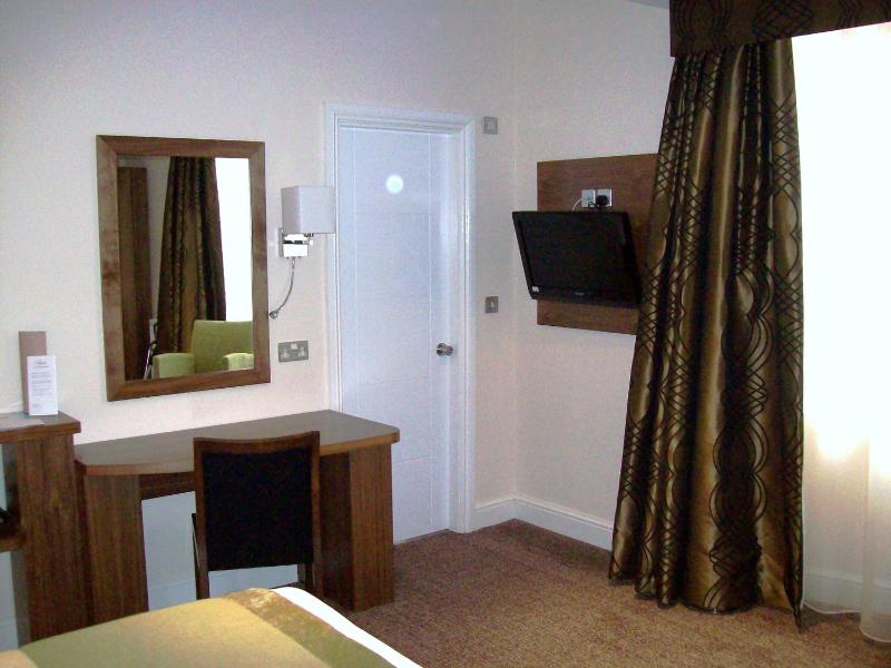 Superior King Room image 2