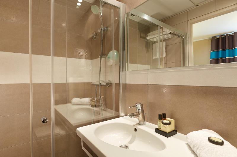 Single Room with Shower image 4