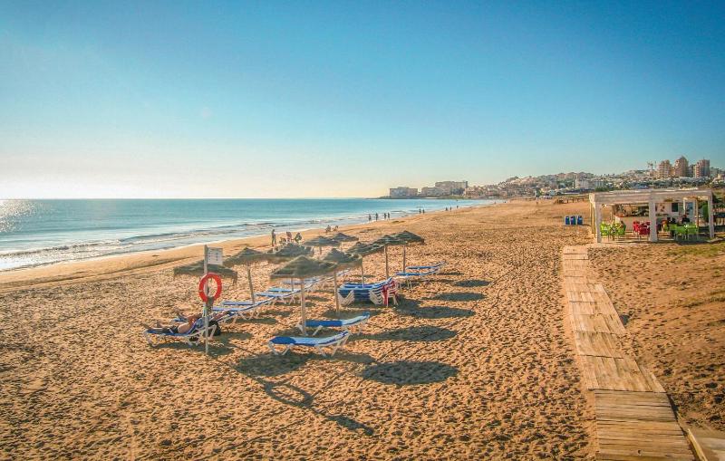 Beautiful Apartment In Torrevieja With Wifi - image 15