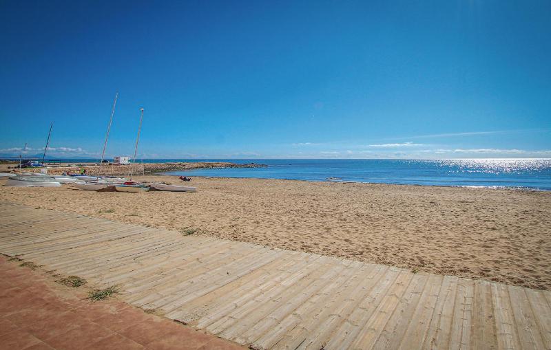 Beautiful Apartment In Torrevieja With Wifi - image 12