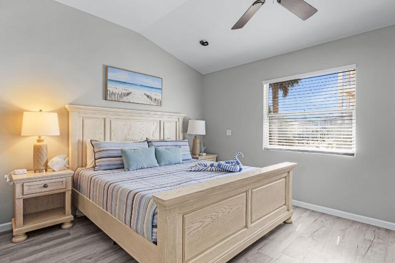 171 Canal Cove- 2BR with Canal Views home - image 3