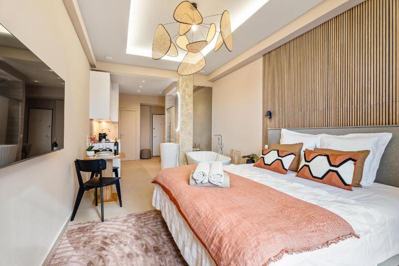 Nice Renting - HUGO - Luxury Honeymoon Suite Terrace Park View Free Parking - image 14