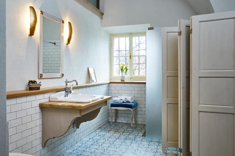 Deluxe King Suite image 2