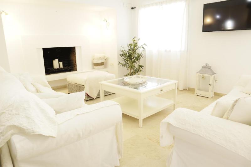 Villa Gardenias Puerto Banús by Houselogy - image 11