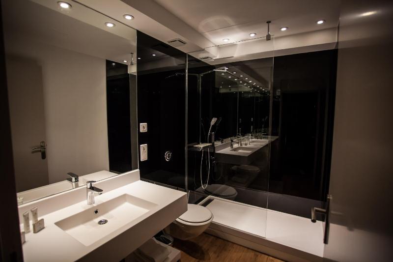 HÔTEL C SUITES chambres spacieuses - image 34