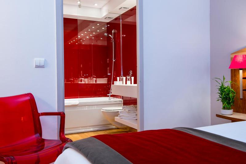 HÔTEL C SUITES chambres spacieuses - image 4