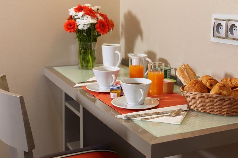 Single Room with Shower image 3