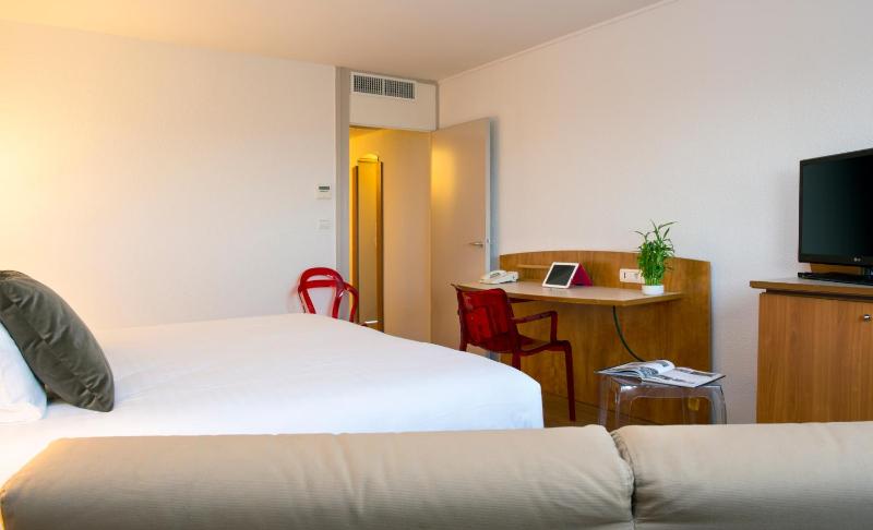 HÔTEL C SUITES chambres spacieuses - image 46