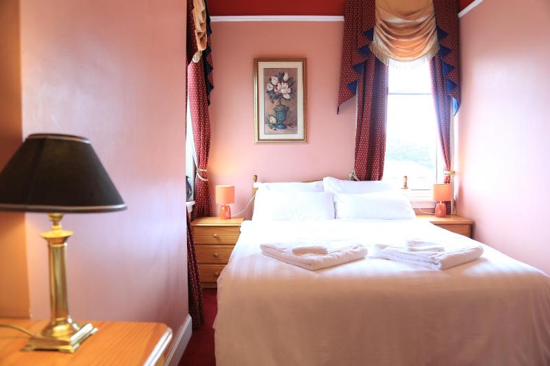 Deluxe Double Room with Castle View and Shared Bathroom image 1