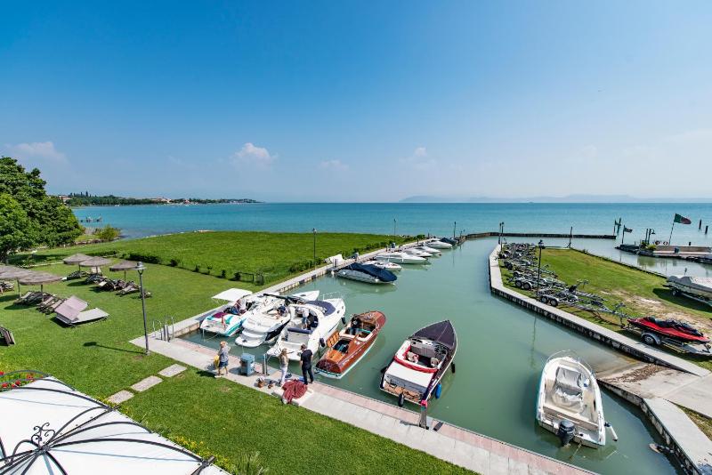 Yachting Hotel Mistral - image 27