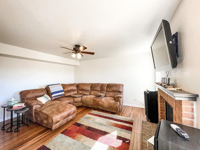 1040 Pond Side - image 23