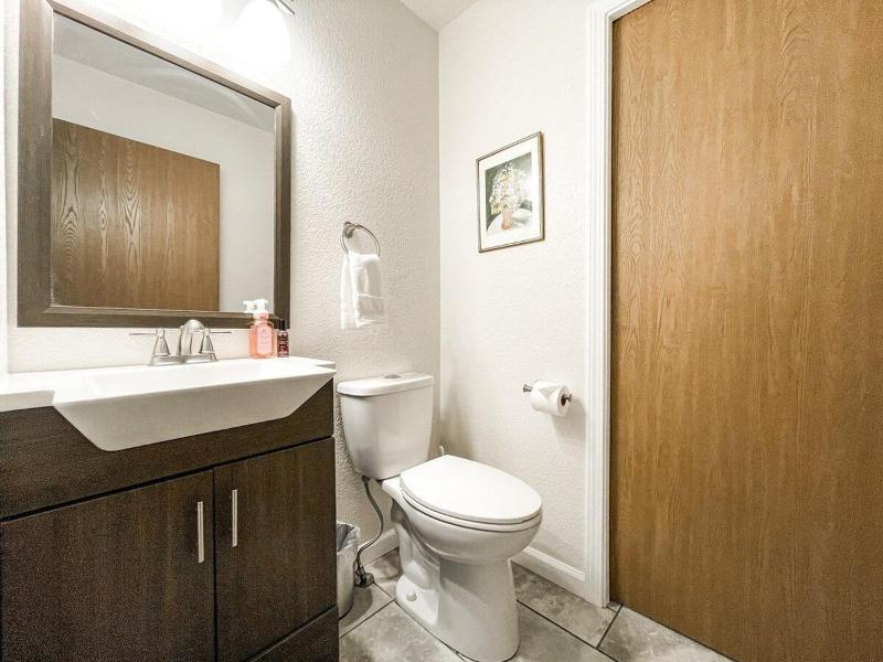 1040 Pond Side - image 11
