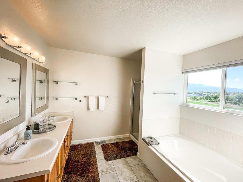 1040 Pond Side - image 19