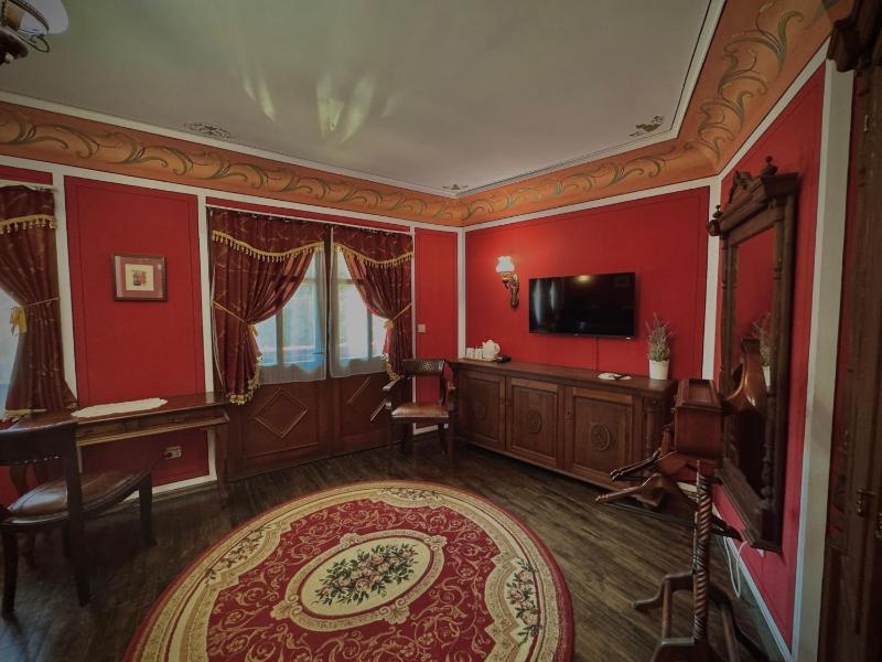 Family Hotel at Renaissance Square - image 4