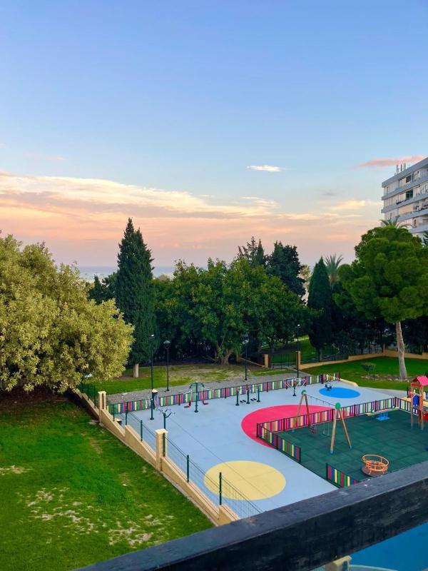 Perfect location! Walk a few minutes to restaurants lovely beach town train and bus - image 11